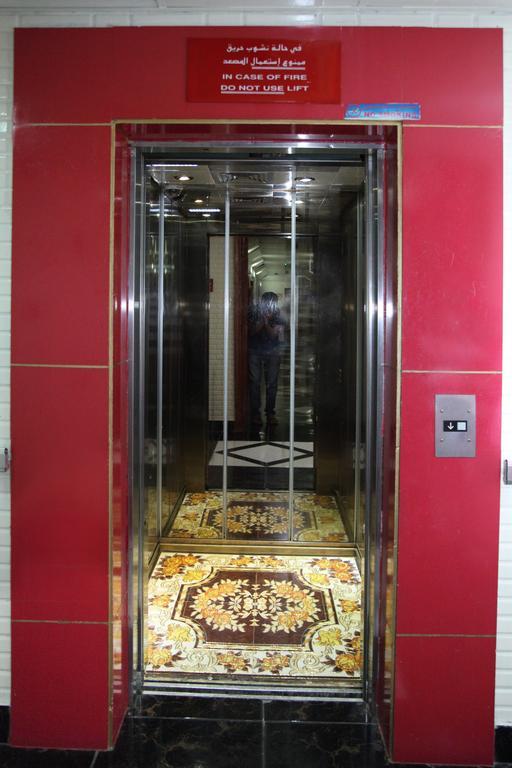 Zaineast Hotel Дубай Экстерьер фото